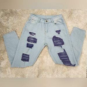 Adorable ripped jeans